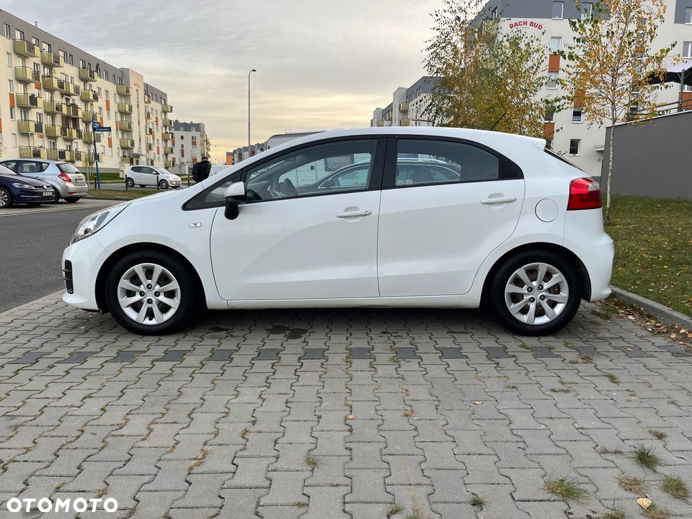 Kia Rio 1.2 L - 12