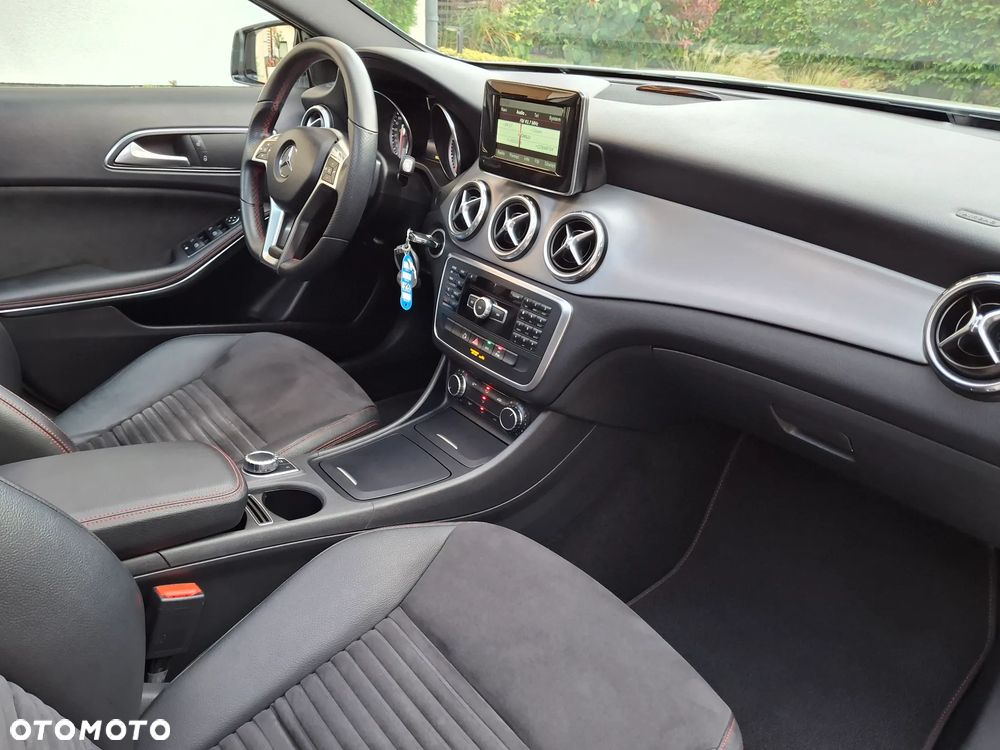 Mercedes-Benz GLA 200 7G-DCT AMG Line - 22