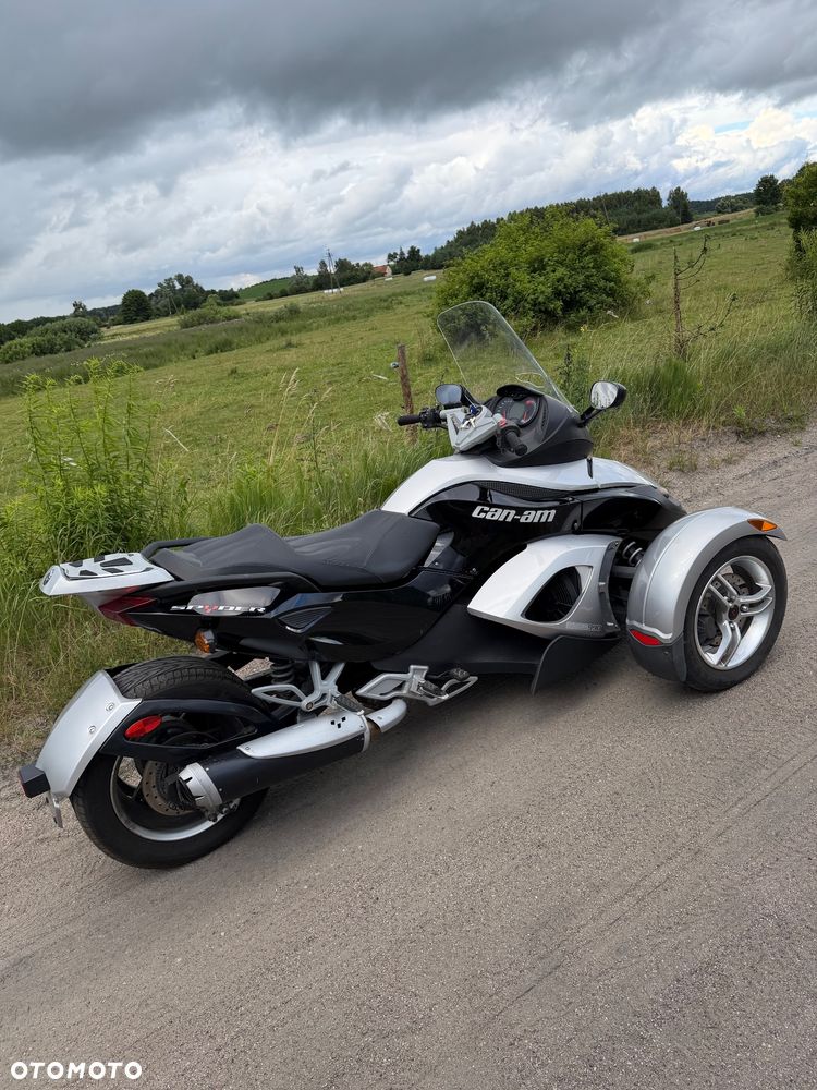 Can-Am Spyder - 28