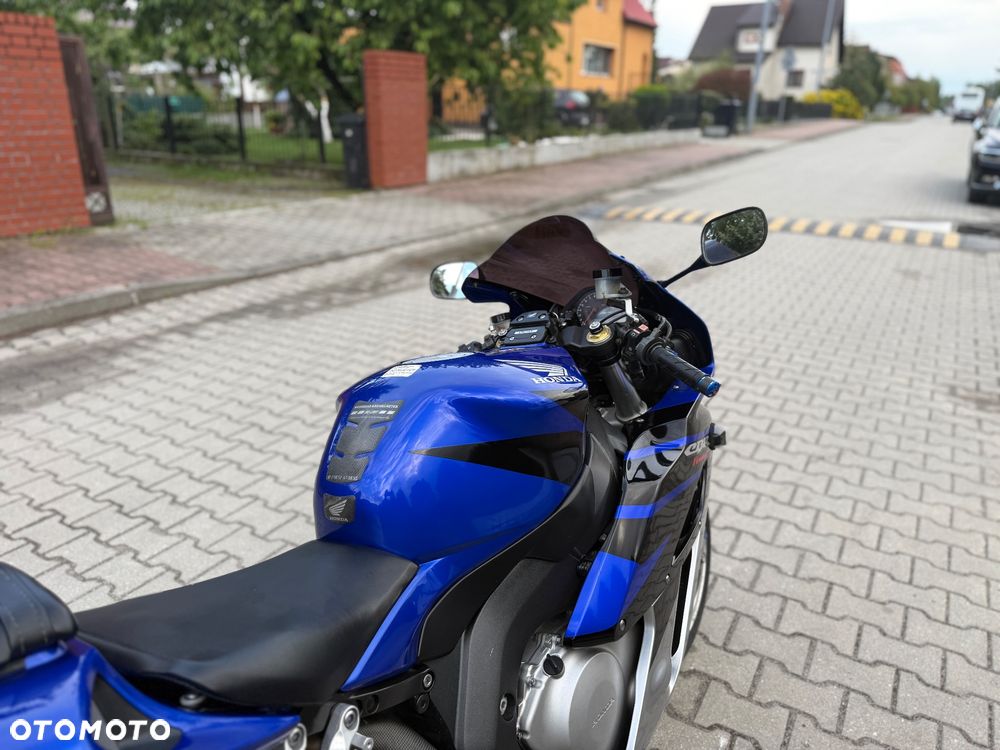 Honda CBR - 11