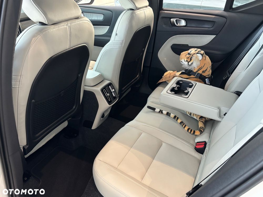 Volvo XC 40 B4 Plus Dark - 11