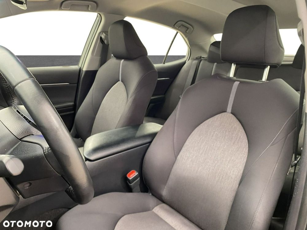 Toyota Camry - 17