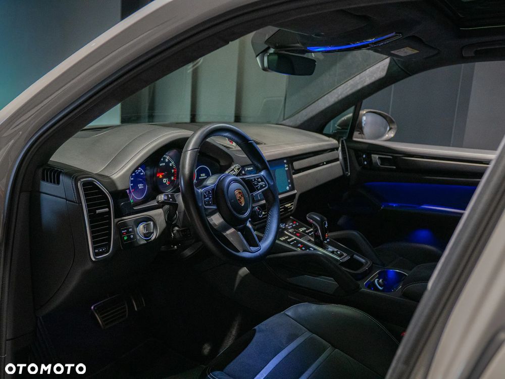 Porsche Cayenne - 22