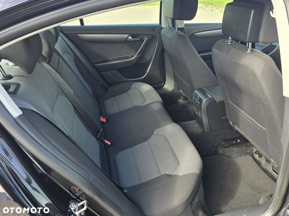 Volkswagen Passat - 23