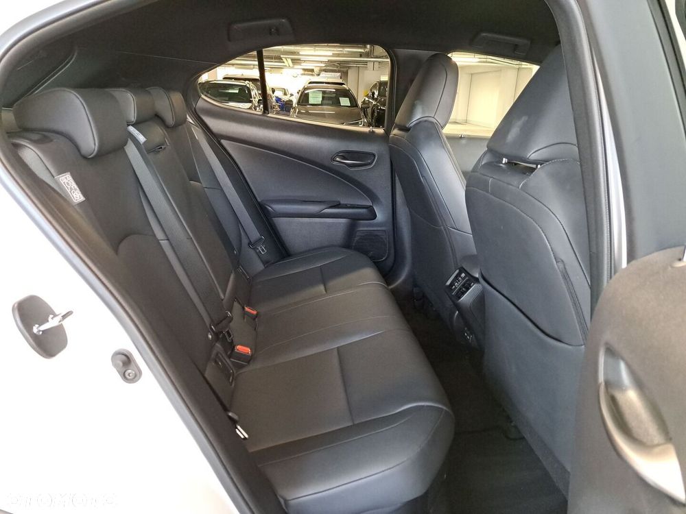 Lexus UX - 13