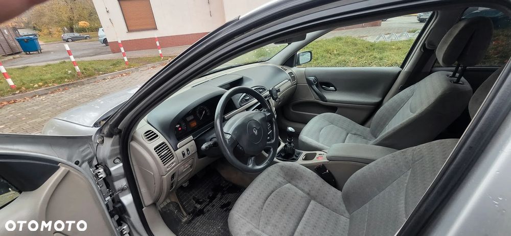 Renault Laguna 1.9 dCi Confort Authentique - 6