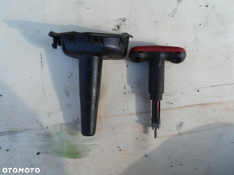 KLAMKA ZAMYKANIA DACHU AUDI A4 B6/7 - 1