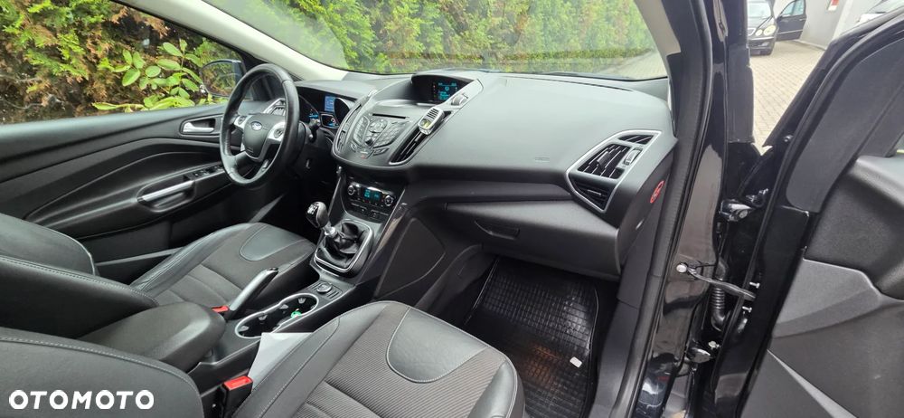 Ford Kuga 2.0 TDCi 2x4 Titanium - 38