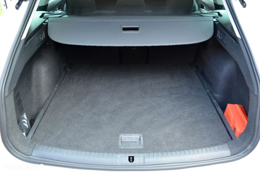 Seat Leon Sportstourer 2.0 TDI DSG Style - 22