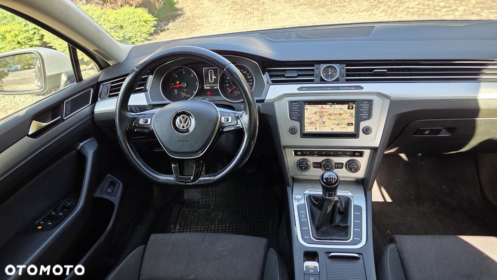 Volkswagen Passat - 11