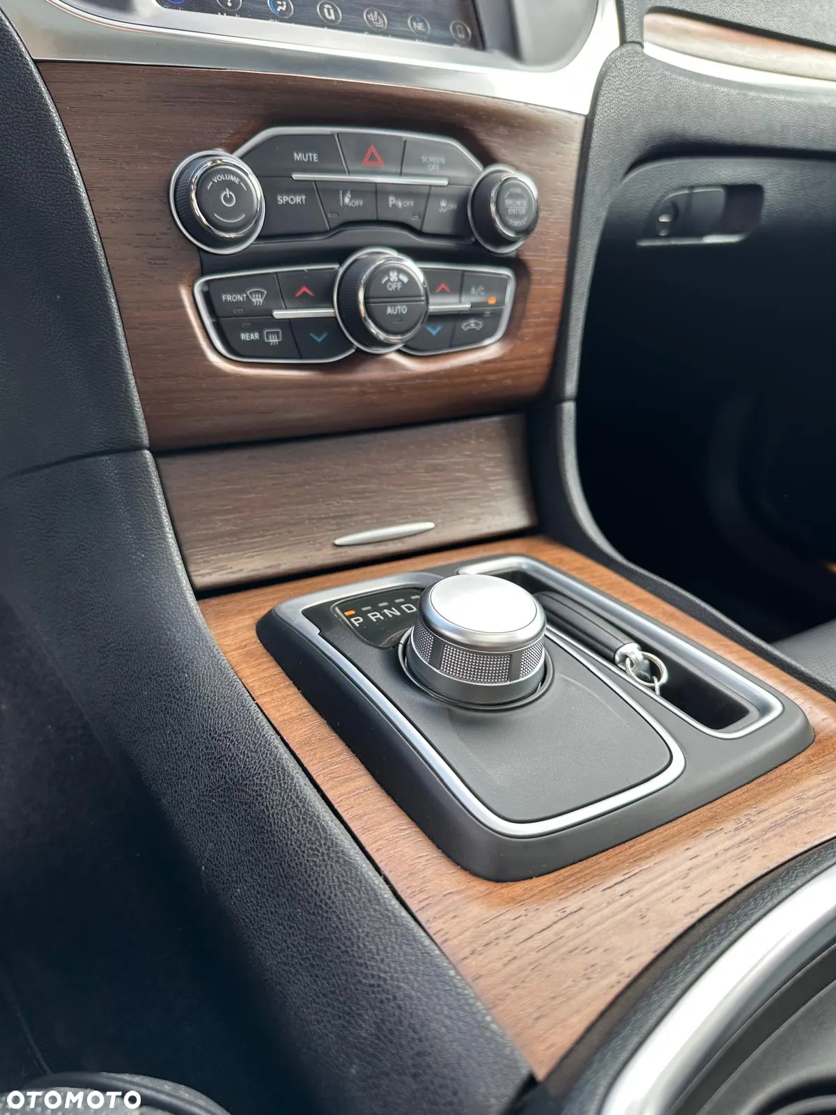 Chrysler 300C - 15