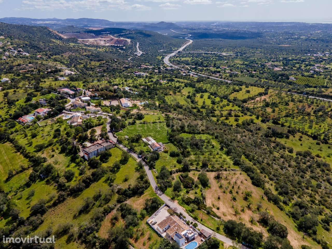 Terreno de 2.470 m² com CASA ANTIGA e Potencial de Construção (300 m²) - Grande imagem: 4/15