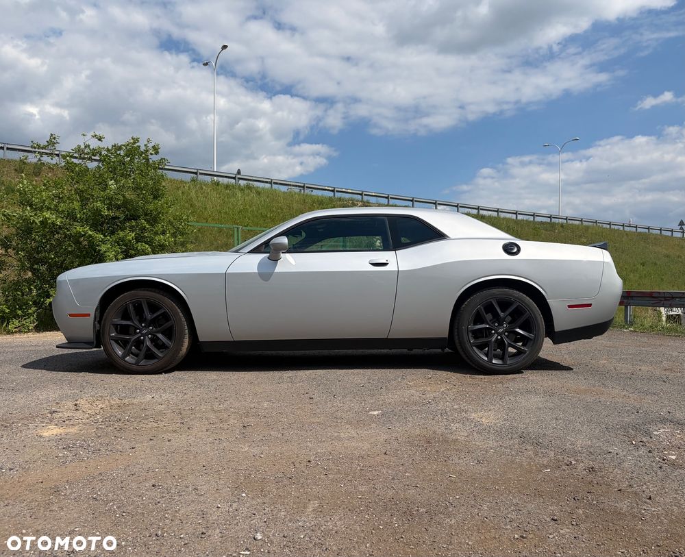 Dodge Challenger - 11