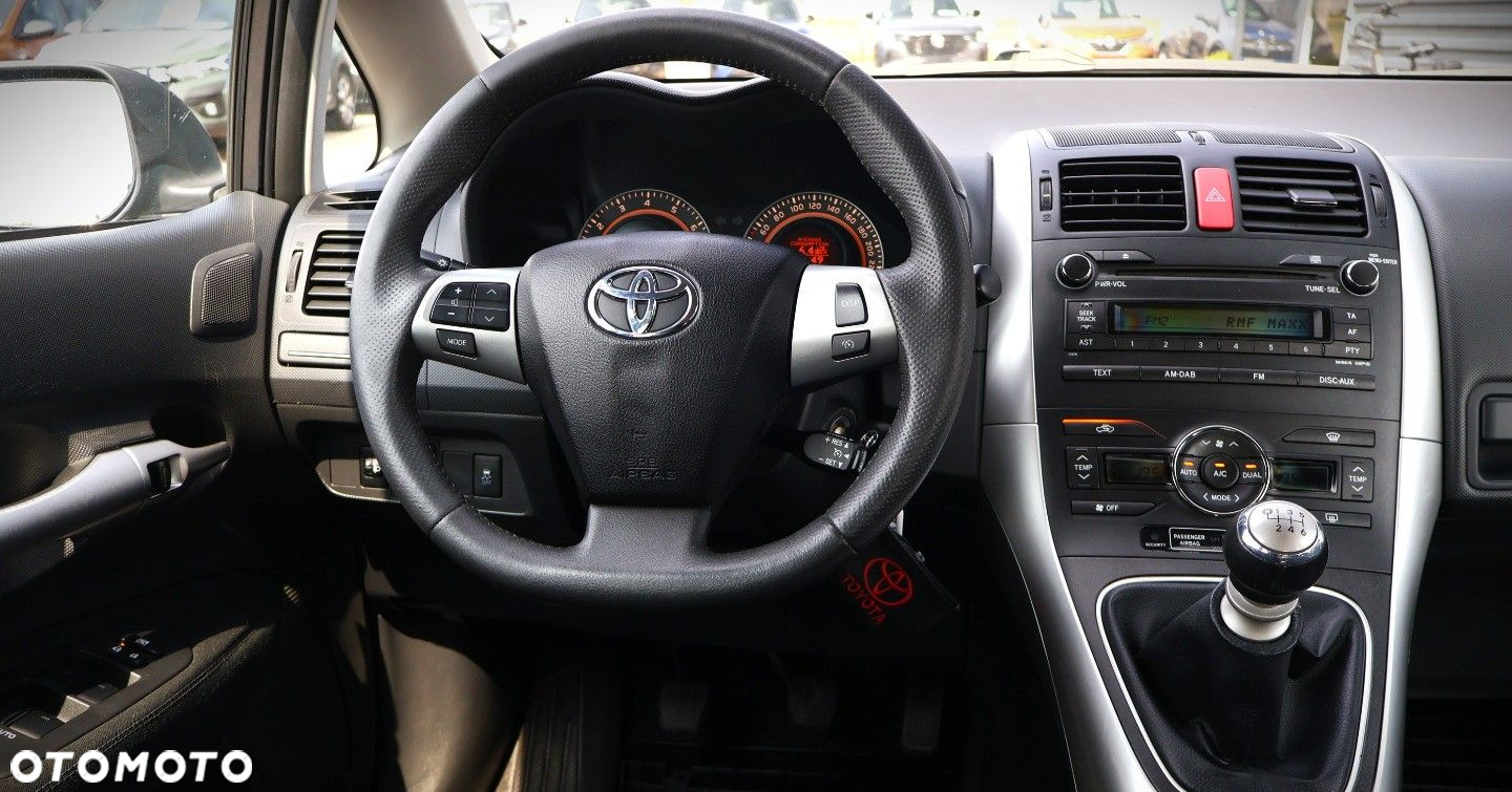 Toyota Auris - 12