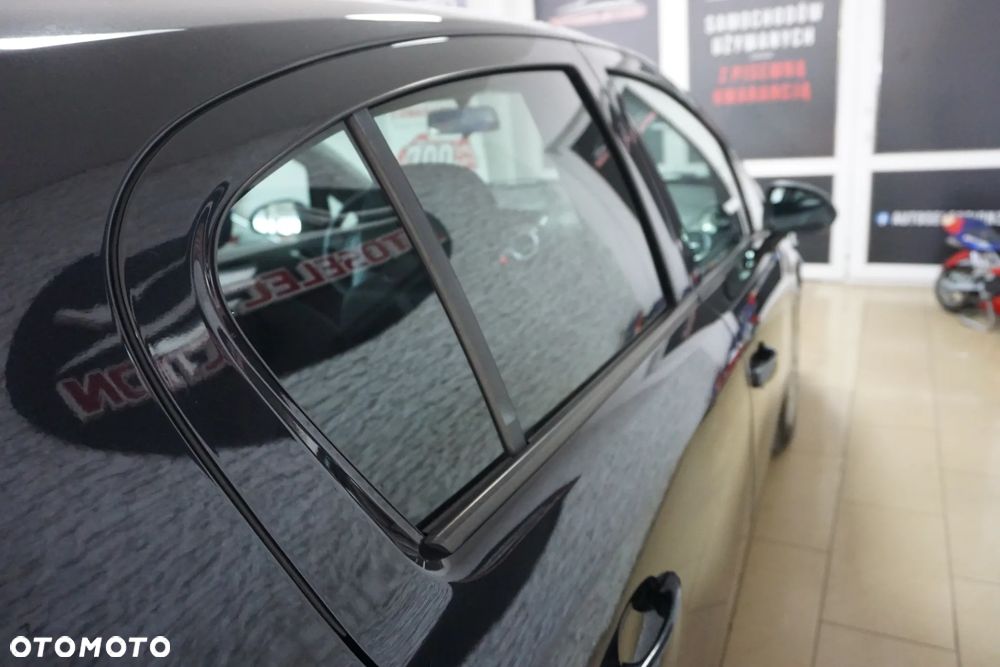 Opel Corsa 1.2 16V Cosmo - 18