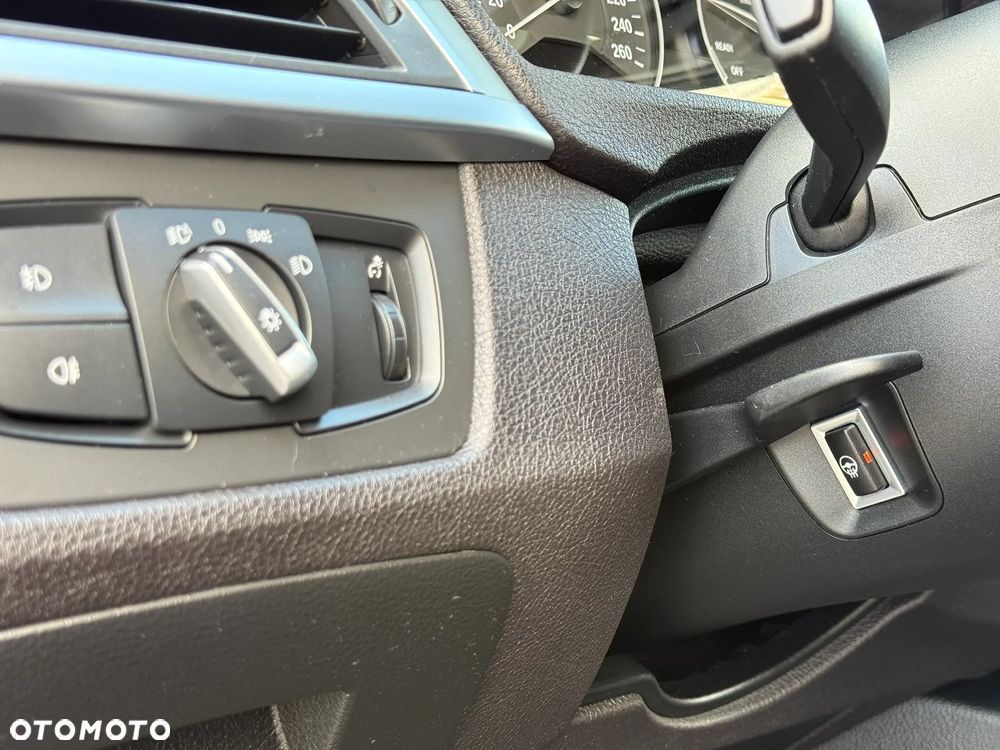 BMW Seria 3 320d Sport Line - 30