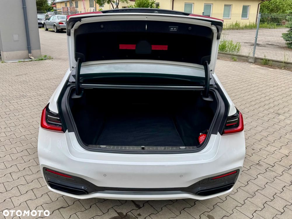 BMW Seria 7 730d xDrive mHEV sport - 29
