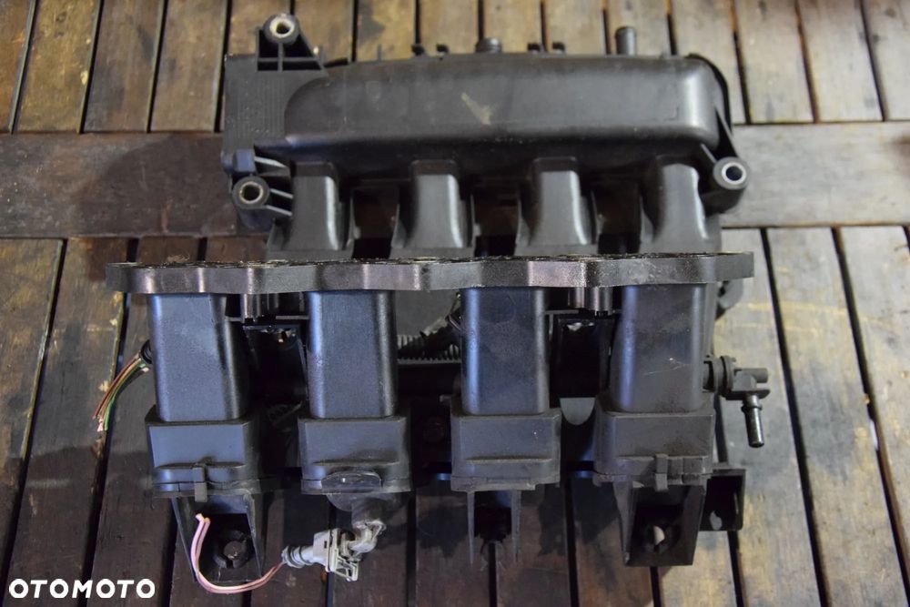 Renault Dacia 1.2 16V Kolektor ssący listwa wtryskowa D4F J772 - 2