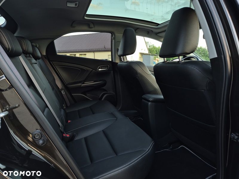 Honda Civic 1.6 i-DTEC Executive Black Edition - 10