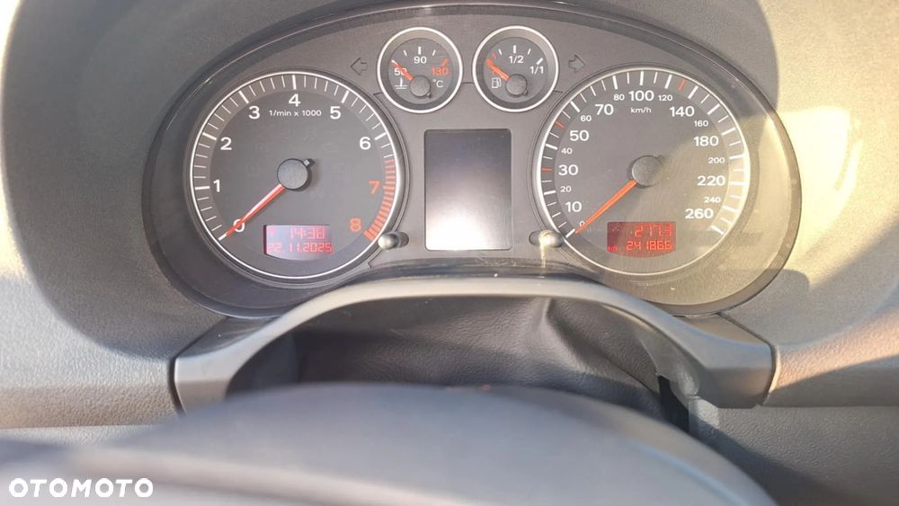 Audi A3 Sportback 1.8 TFSI Ambiente - 14