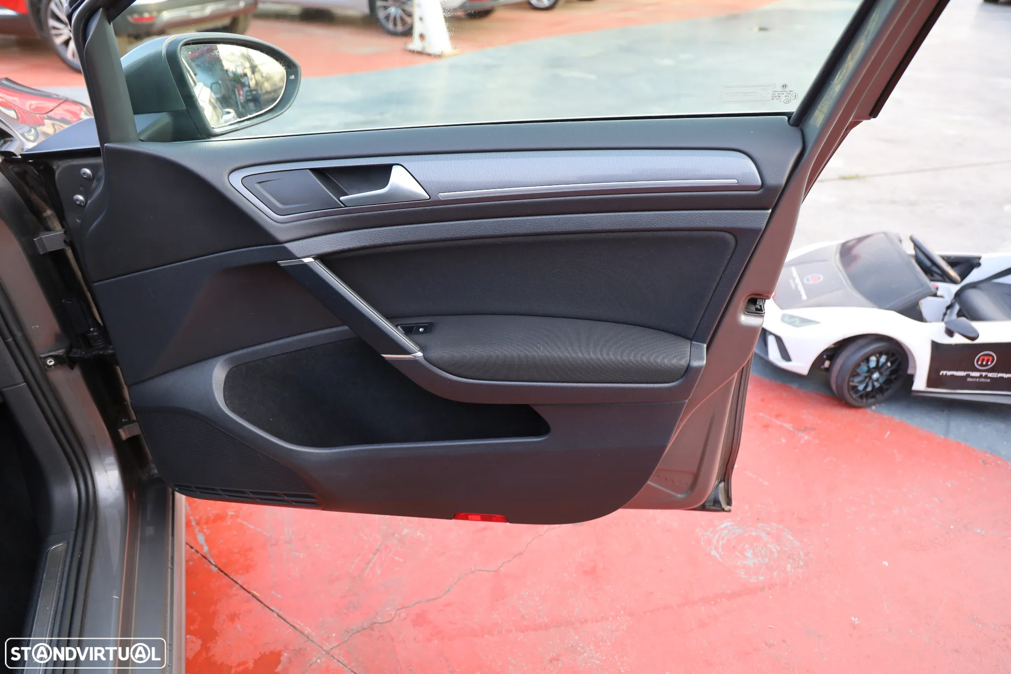 VW Golf Variant 1.6 TDi R-Line - 6