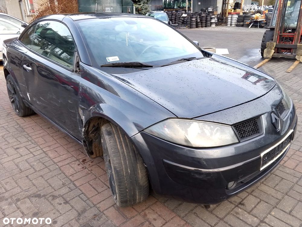 Renault Megane II CC (03-06r.) 1.9 DCI 130KM. Silnik F9Q804 Skrzynia ND0008 lakier TEB66 (TEB 66). Cały na części. GWARANCJA !!!  Przód Tył Zestaw Komplet Drzwi Klapa Zderzak Błotnik Maska Grill Atrapa Szyba Pas Lampa Lusterko Boczki Fotel Kanapa Kokpit Deska Rozdzielcza Przełącznik Włącznik Sterownik Przewody Wiązka Instalacja Moduł Komputer Czujnik Listwa Pompa Alternator Wtryski Głowica Rozrusznik Kompresor Sprzęgło Dwumas Silnik Skrzynia ABS Klimatyzacji Paliwa Wspomagania Kolektor Turbina Przepustnica Zawór Chłodnica Koło Hak Belka Sanki Zawieszenie Mcpherson Półoś Amortyzator Wydech Tłumik Zacisk Most - 3