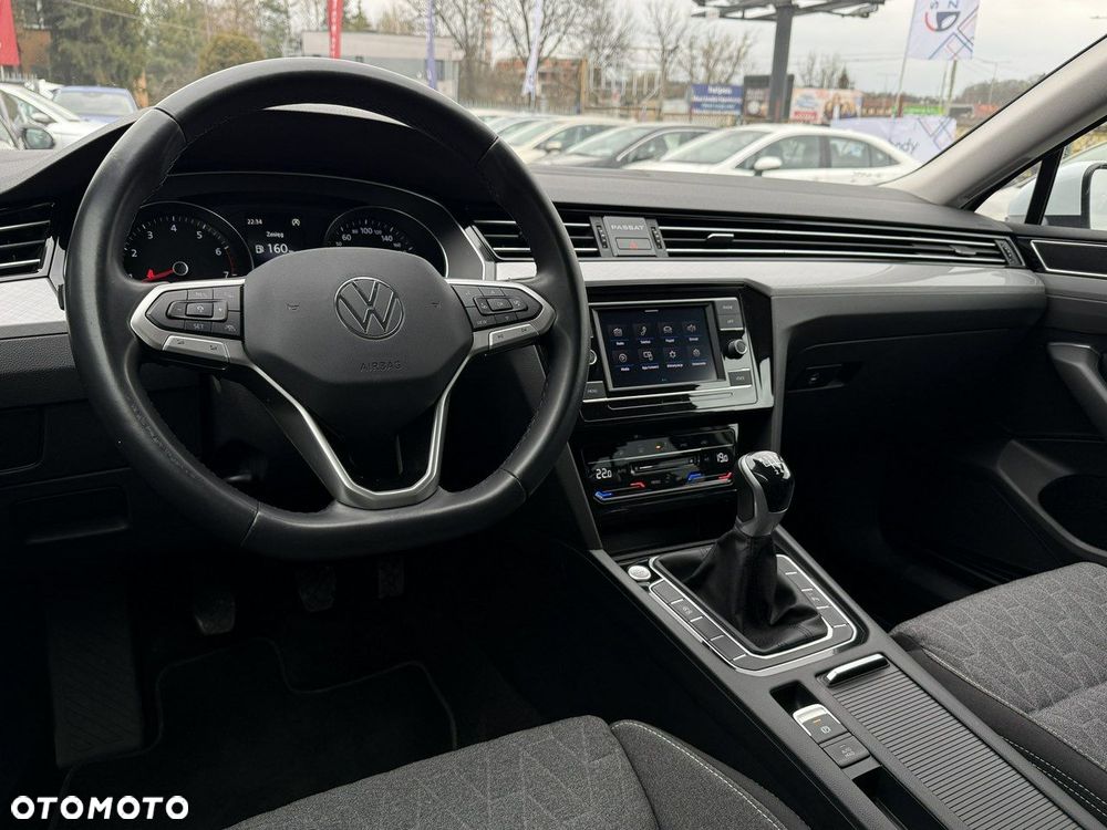 Volkswagen Passat - 16