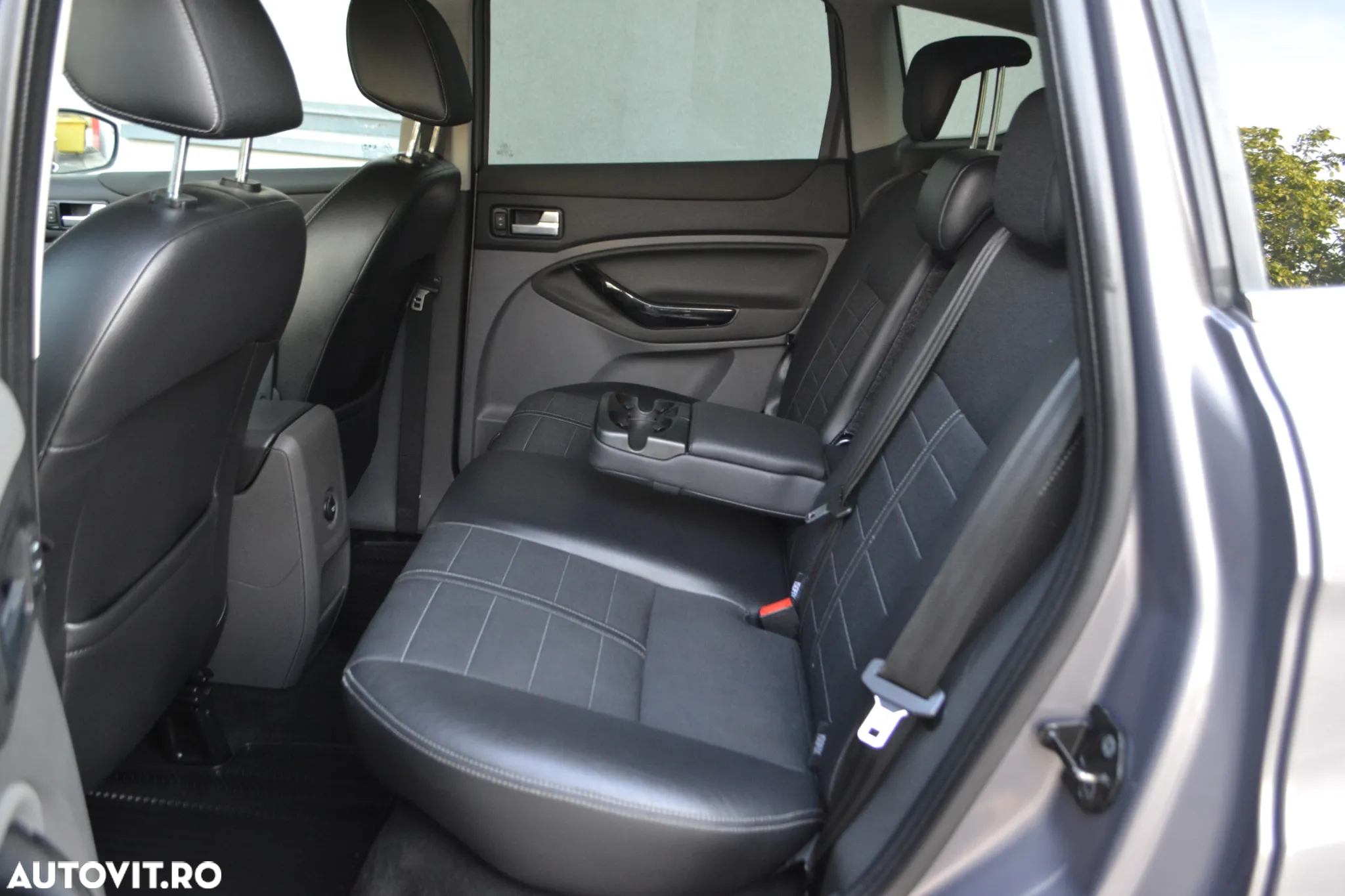 Ford Kuga 2.0 TDCi 4x4 Aut. Titanium - 8