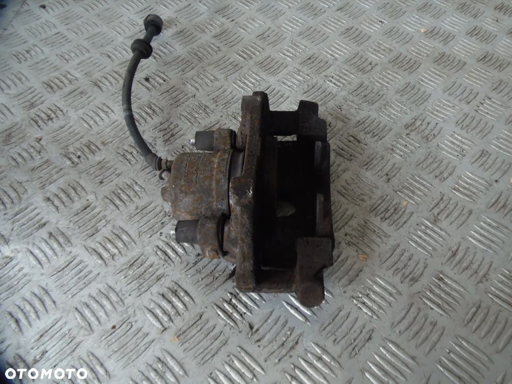VOLVO V40 D3 2014R 1,6D ZACISK HAMULCOWY PRAWY PRZÓD PRZEDNI - 2