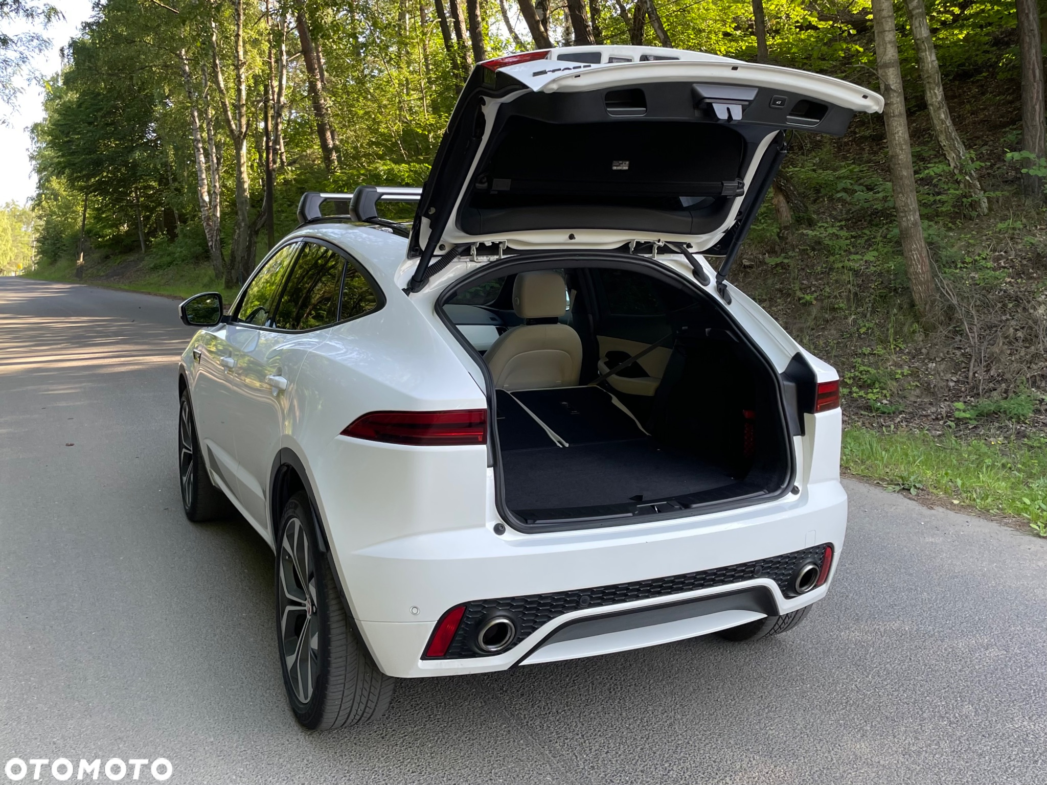 Jaguar E-Pace P250 AWD R-Dynamic SE - 15