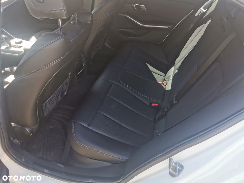BMW Seria 3 M340i xDrive mHEV sport - 11