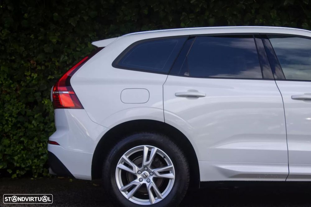 Volvo XC 60 2.0 D4 Momentum AWD Geartronic - 4