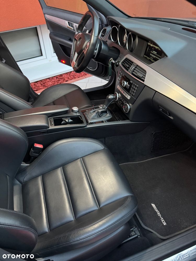Mercedes-Benz Klasa C 63 AMG - 14