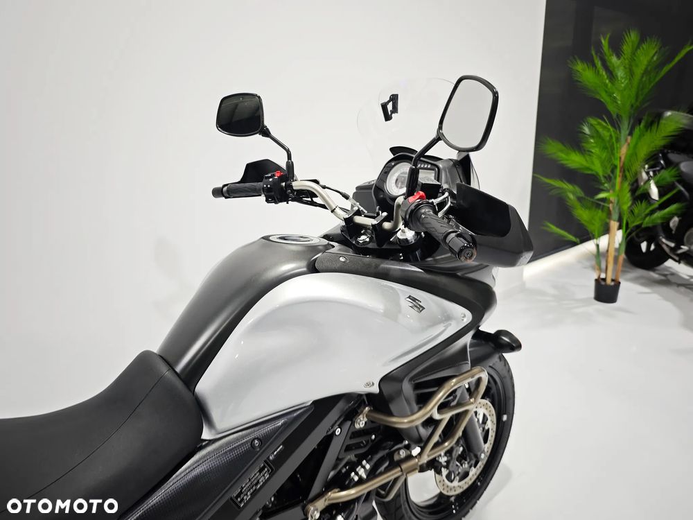 Suzuki V-STROM - 10