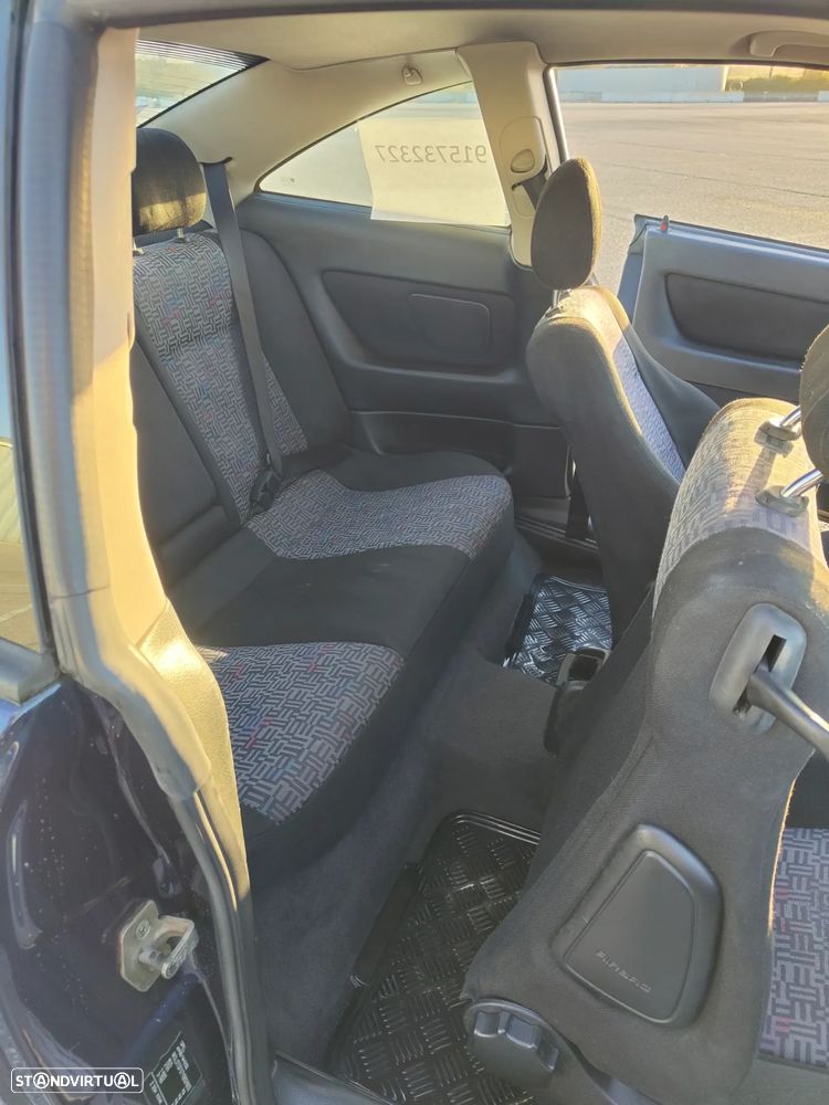 Opel Astra Coupe 1.8 16V - 11