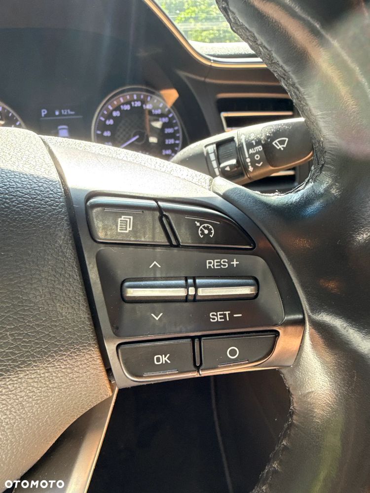 Hyundai Elantra 1.6 Style - 12