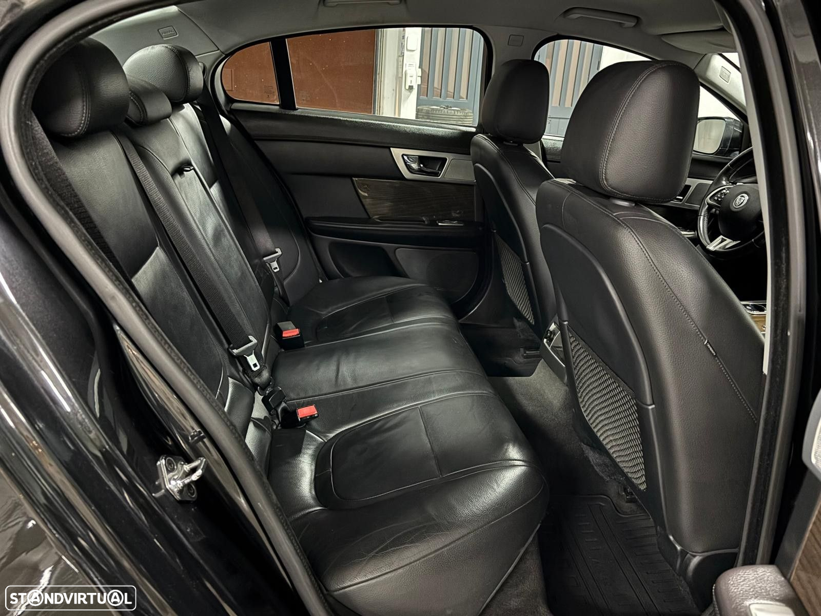 Jaguar XF 2.2 D Premium Luxury - 8