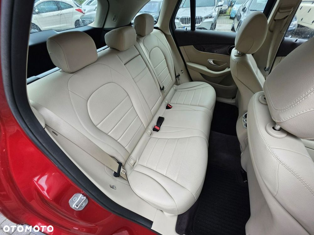 Mercedes-Benz GLC 220 d 4Matic 9G-TRONIC - 24