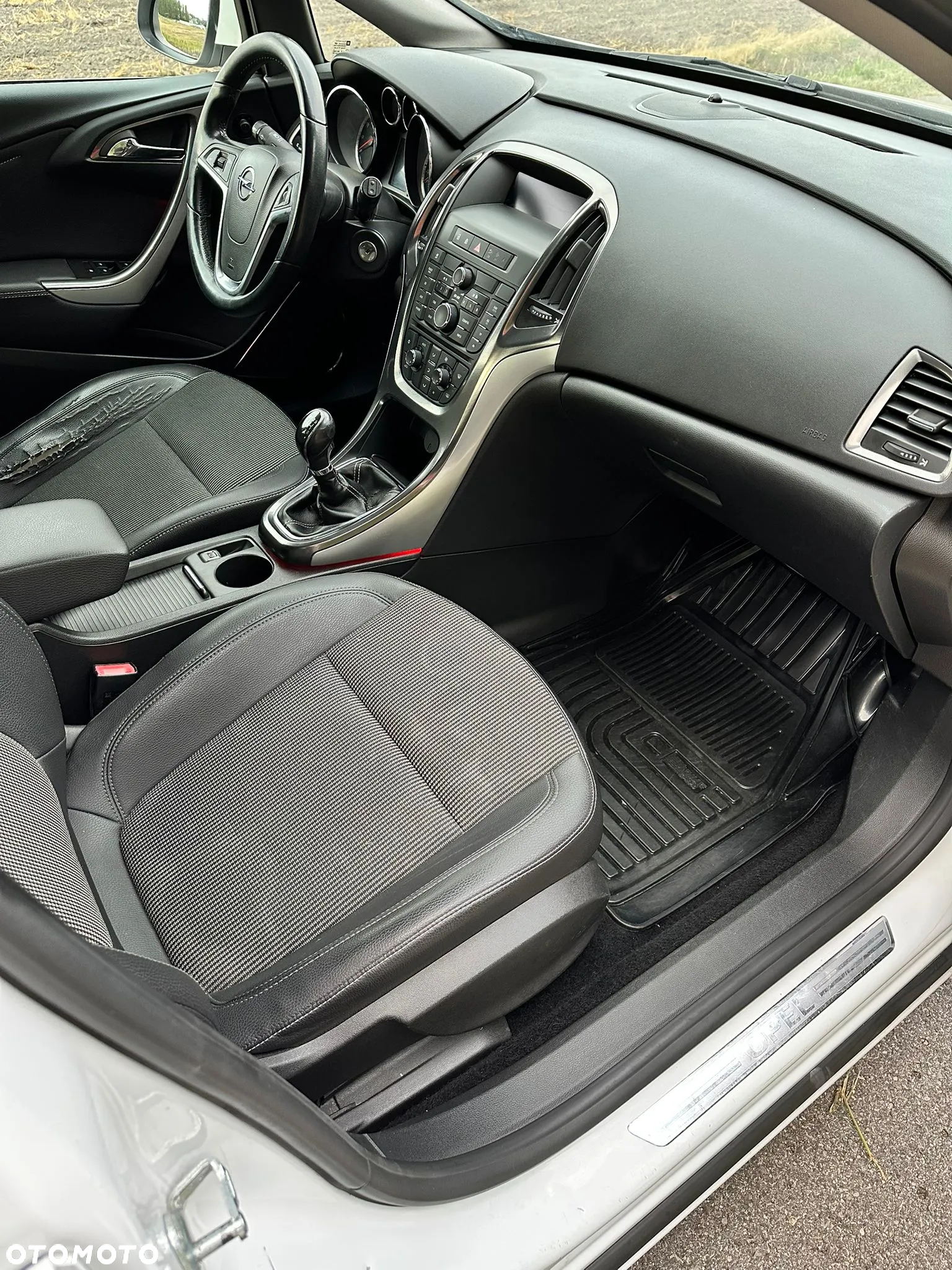 Opel Astra IV 1.4 T Cosmo - 13