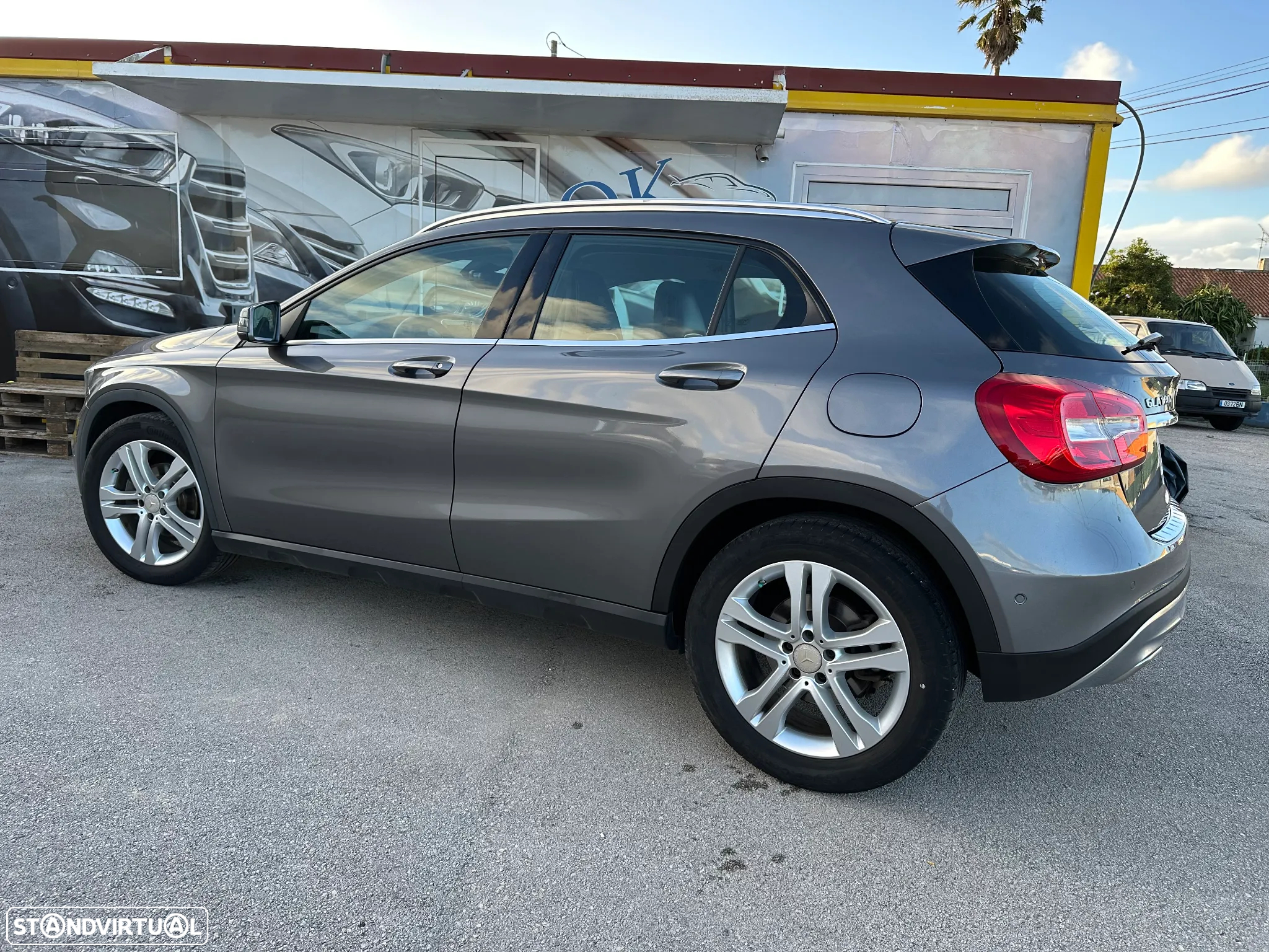 Mercedes-Benz GLA 180 d Urban - 15