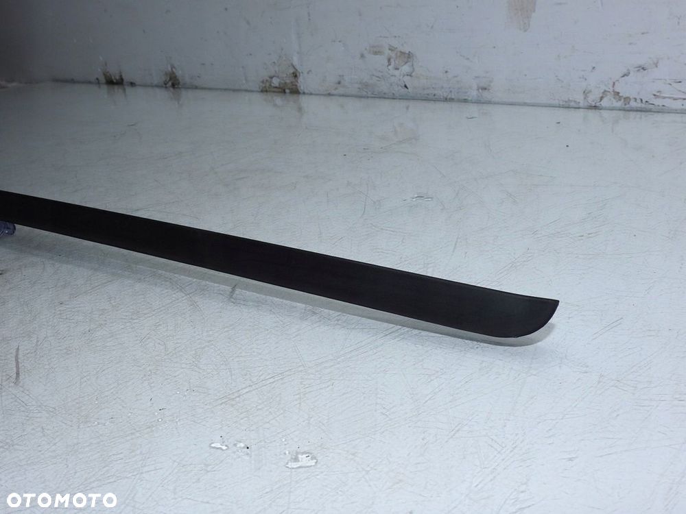 LISTWA SZYBY CZOŁOWEJ LEWA AUDI A4 B7 - 4