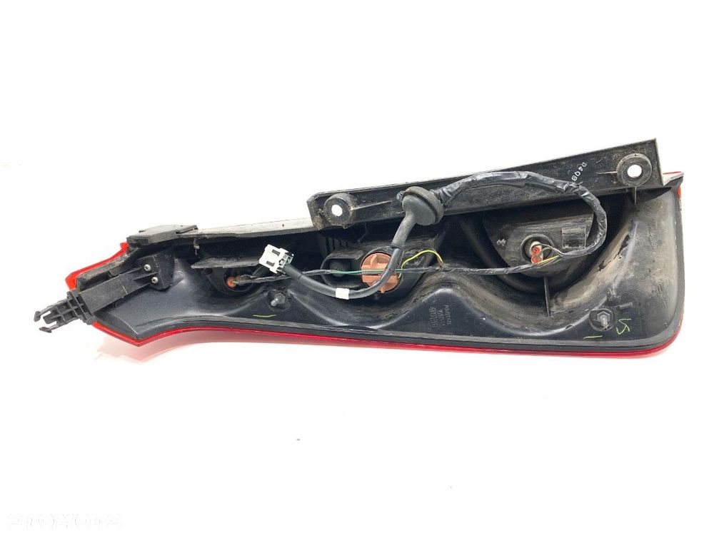 LAMPA PRAWY TYŁ  NISSAN NOTE (E11, NE11) 2005 - 2013 1.4 65 kW [88 KM] benzyna 2006 - 2012 - 4