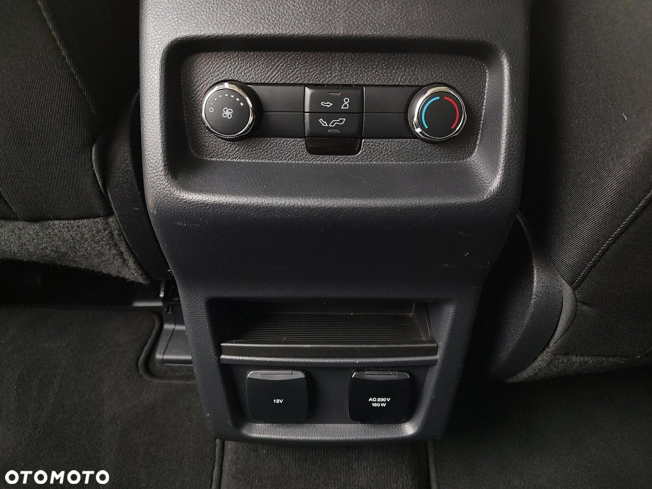 Ford Galaxy - 25