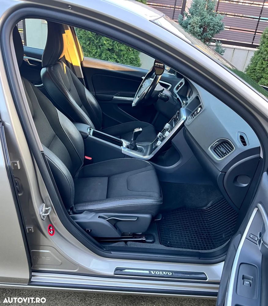 Volvo V60 D2 Momentum - 10