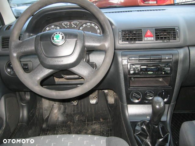 Skoda Octavia 1.6 Ambiente - 15