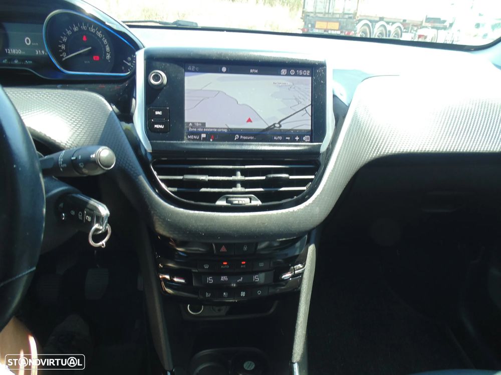 Peugeot 2008 1.6 BlueHDi Allure - 25