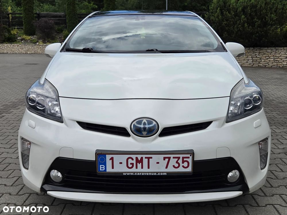 Toyota Prius (Hybrid) Executive - 14