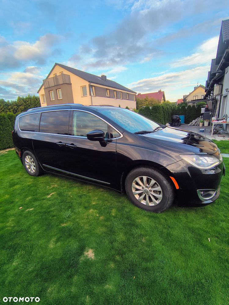 Chrysler Pacifica - 9