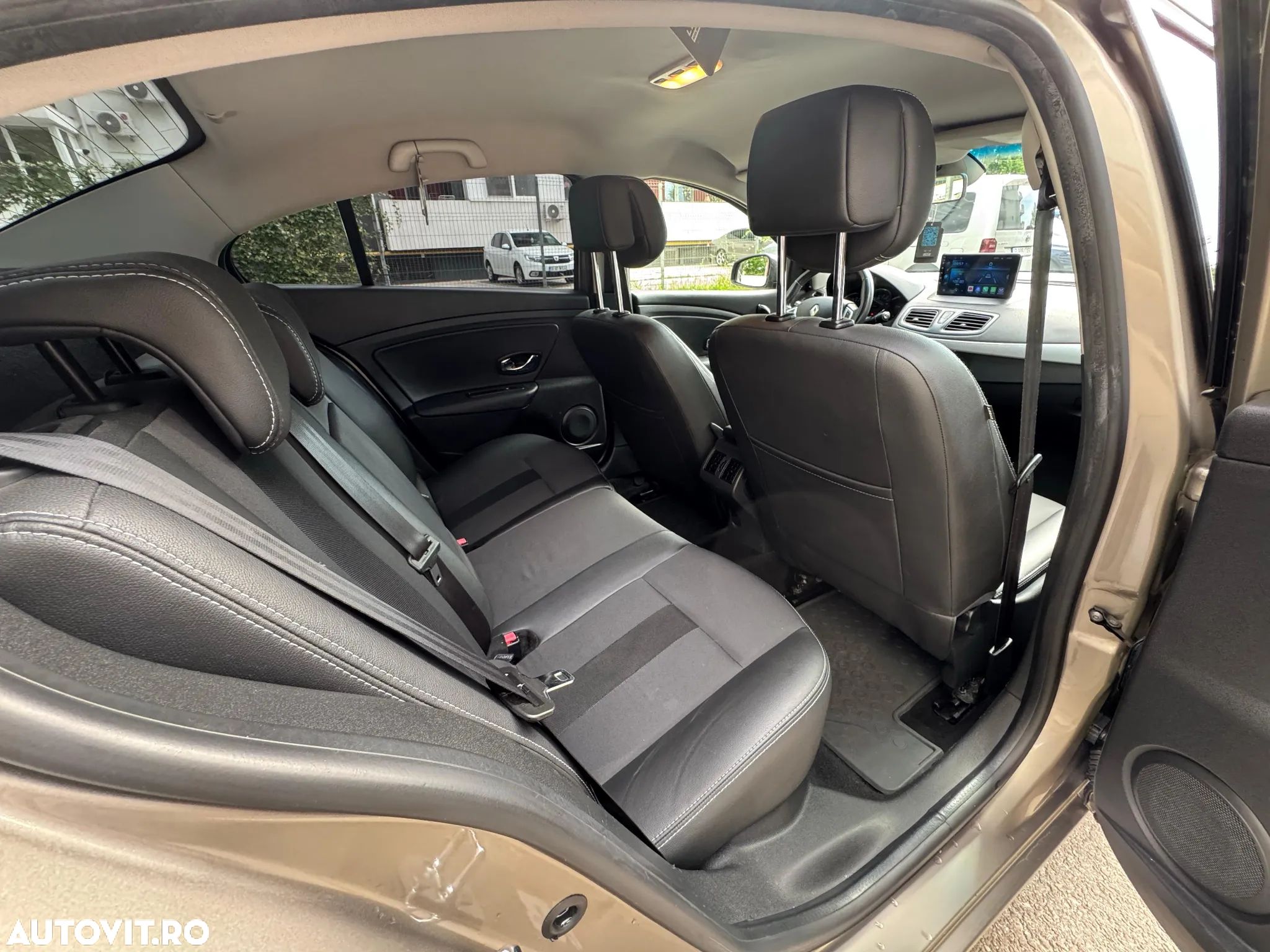 Renault Fluence 1.6 16V Expression - 9