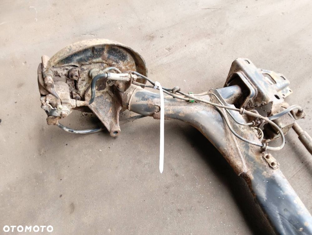 BELKA OŚ ZAWIESZENIA TYŁ TARCZE Z ABS AUDI 80 B4 SEDAN - 3